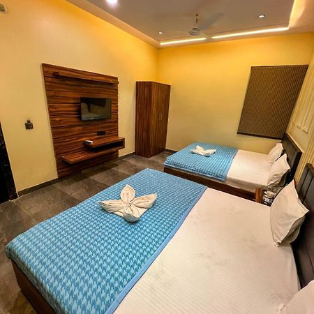Gsm Hotel Vrindāvan エクステリア 写真