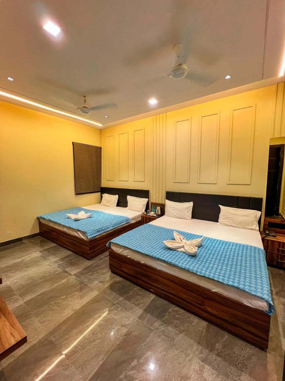 Gsm Hotel Vrindāvan エクステリア 写真