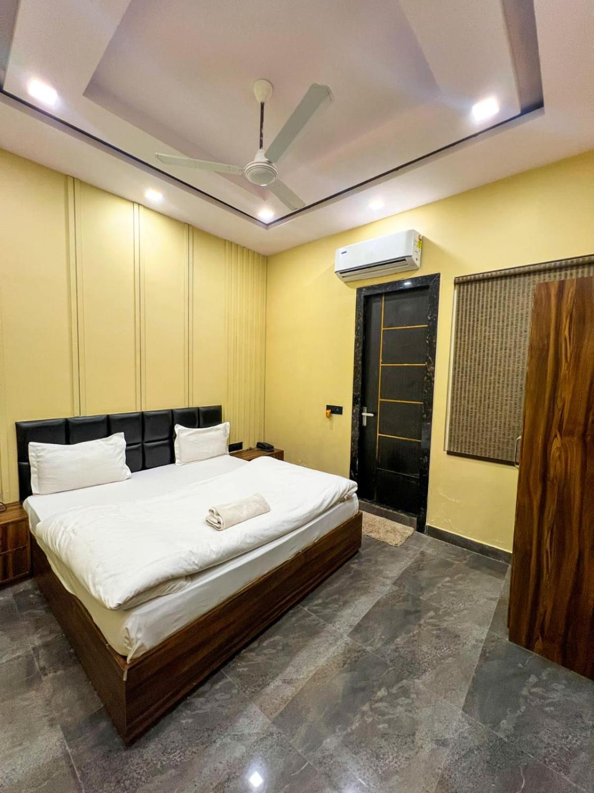 Gsm Hotel Vrindāvan エクステリア 写真