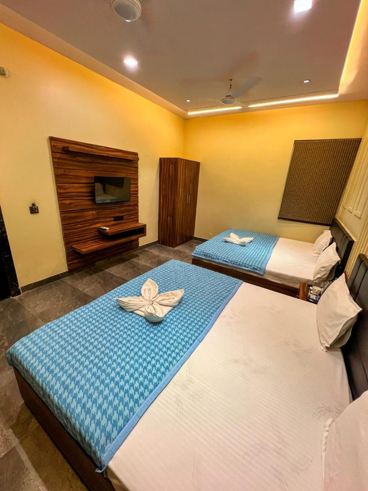 Gsm Hotel Vrindāvan エクステリア 写真
